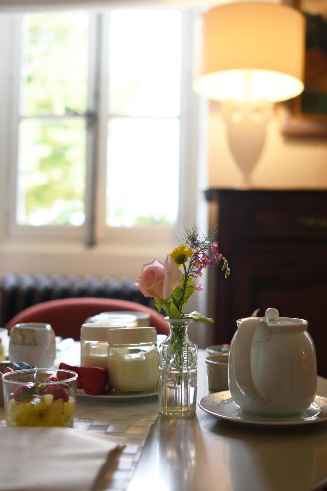 Bed and Breakfast Domaine De L'Ermitage Berry-Bouy Esterno foto